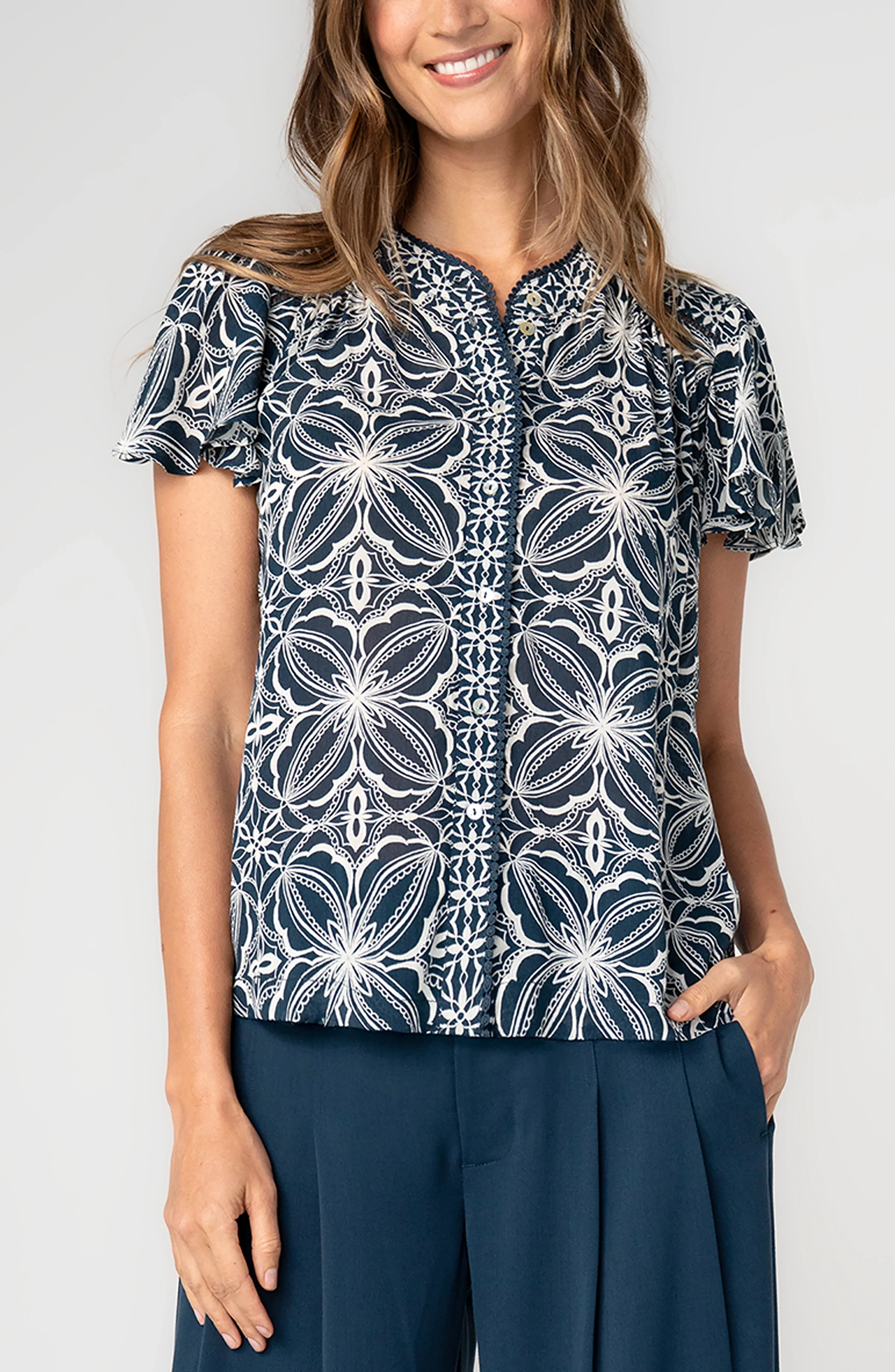 WOMEN'S TOPS