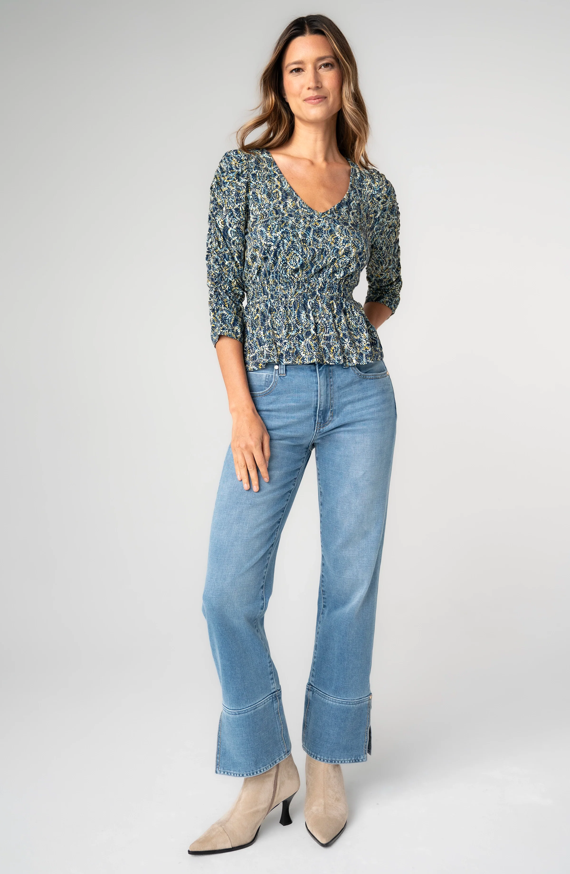 3/4 RUCHED SLEEVE V-NECK KNIT TOP - Image 5